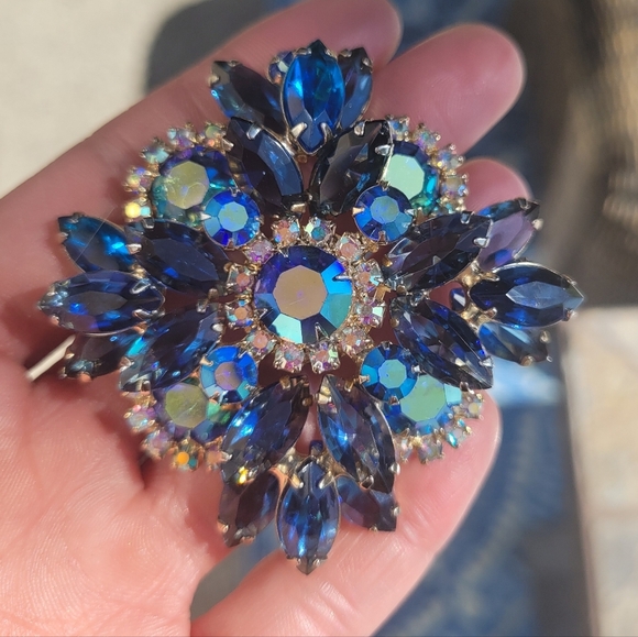 Vintage Juliana Blue Aurora AB Brooch - Picture 5 of 8